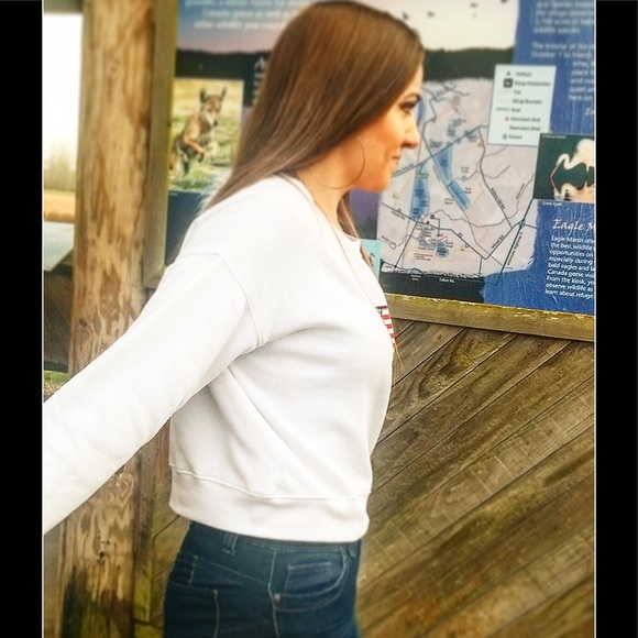 Dip white sweatshirt with American flag!! 🇺🇸 - Picture 3 of 7